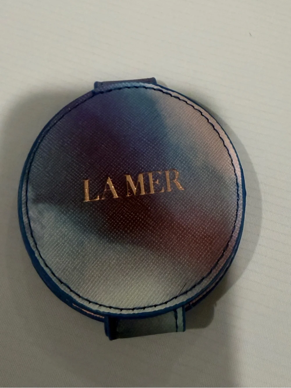 La Mer Round Compact Case in Blue and Gold